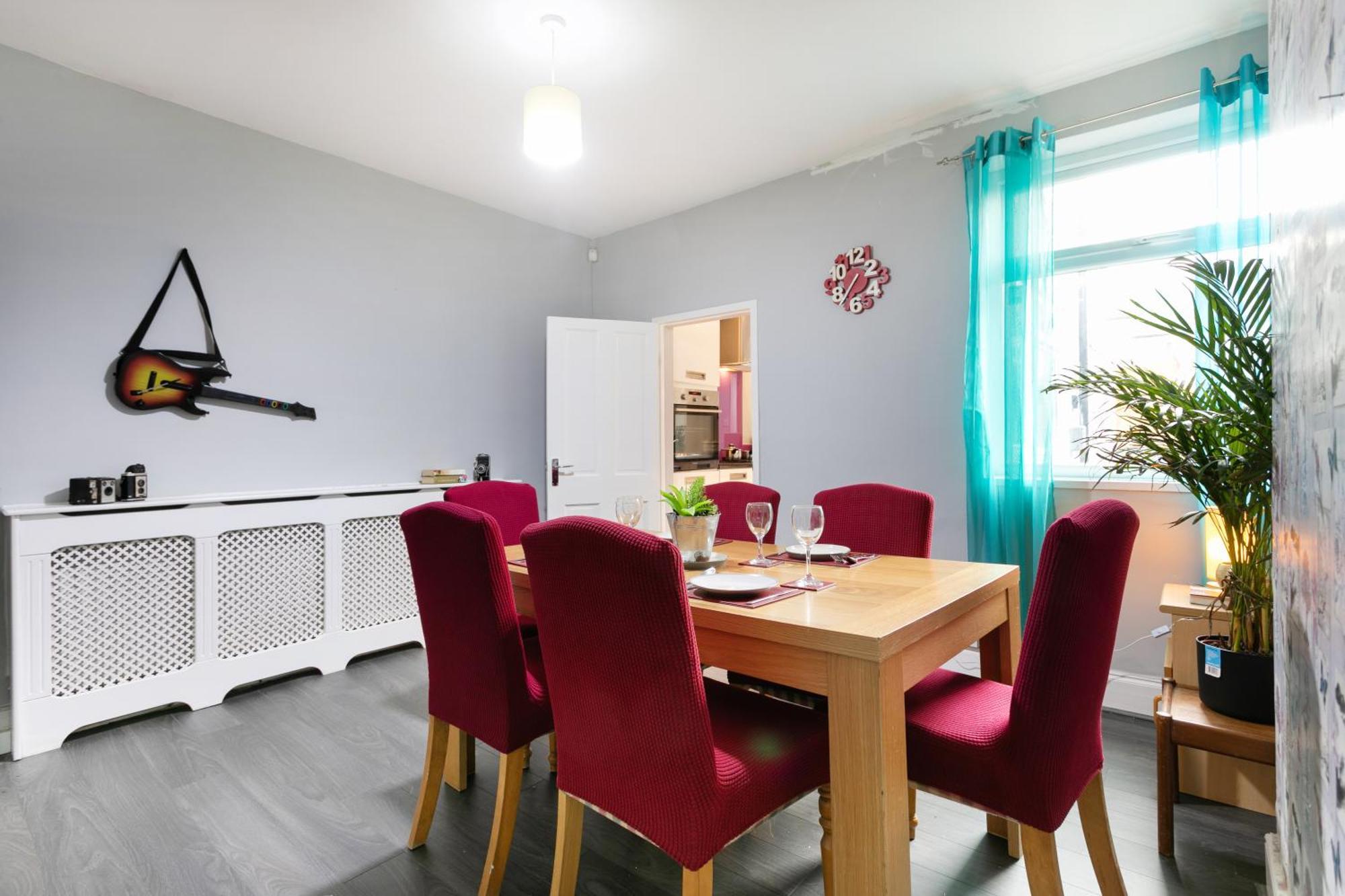 Apartment Luxury 3br House - Free Parking And Stunning Garden!